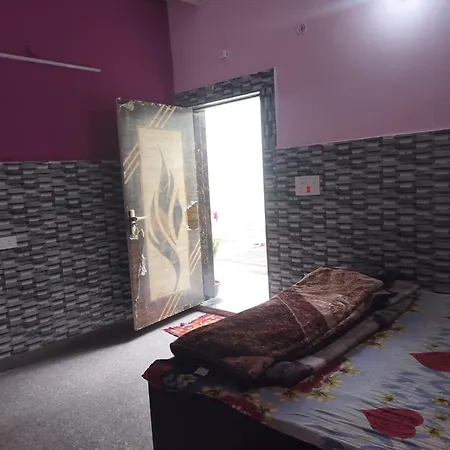 Shri Krishna Kunj Homestay Vrindavan Exterior photo
